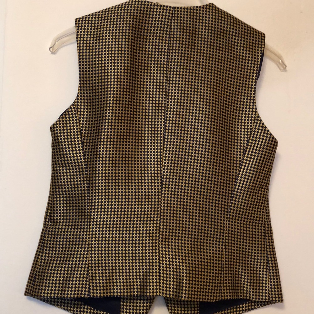 Vest - Picture 2 of 4